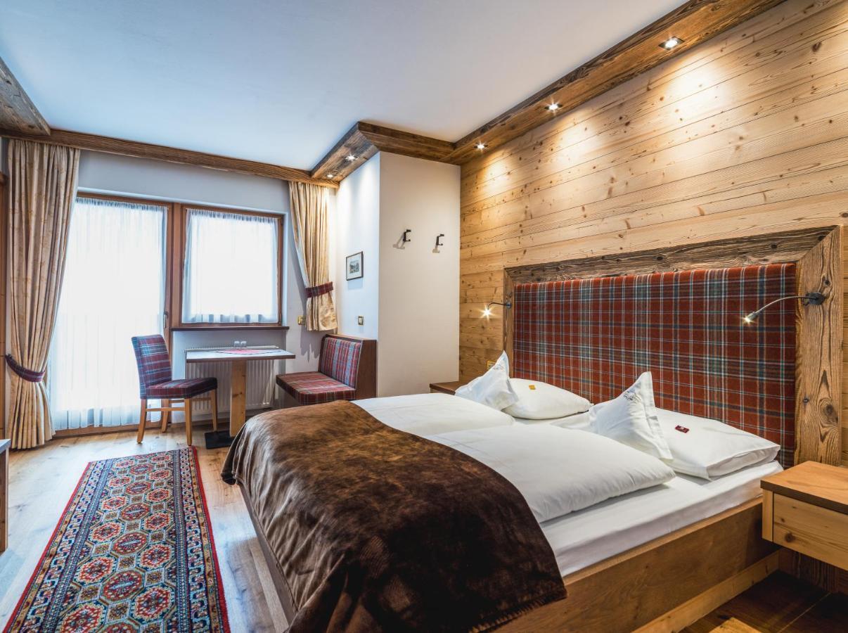 סלבה די ואל גרדנה Garni Hotel Rosengarten B&B מראה חיצוני תמונה