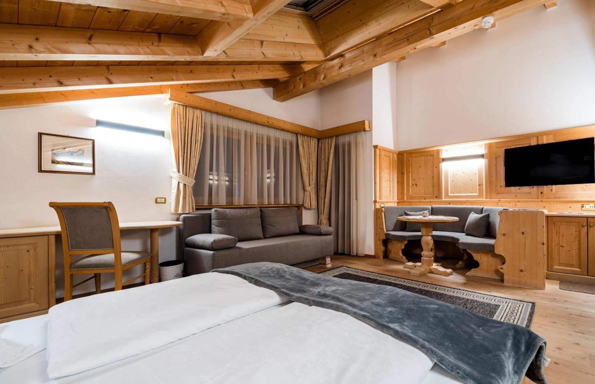סלבה די ואל גרדנה Garni Hotel Rosengarten B&B מראה חיצוני תמונה